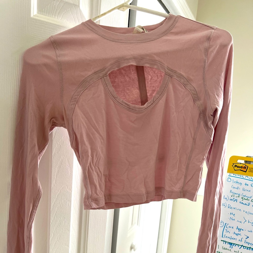 Cropped Lululemon size 8 long sleeved top